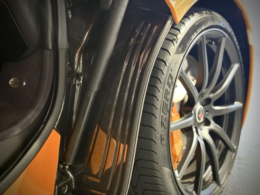 MP4 12C COUPE - Image 10